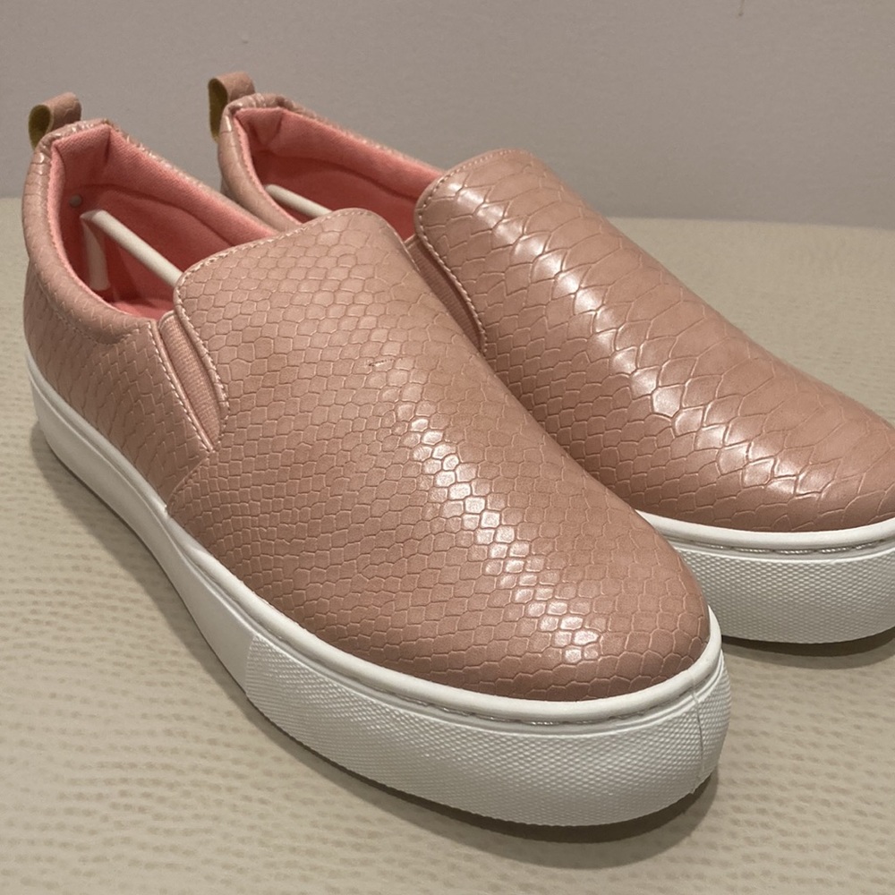 Journee Collection Women's Tru Comfort Foam Patrice Platform Sneaker